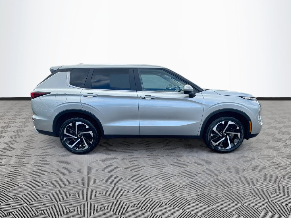 Used 2023 Mitsubishi Outlander SE AWD/4WD image 32