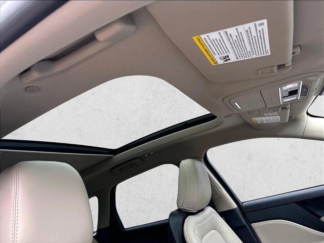 Used 2025 Lincoln Corsair Reserve FWD image 16