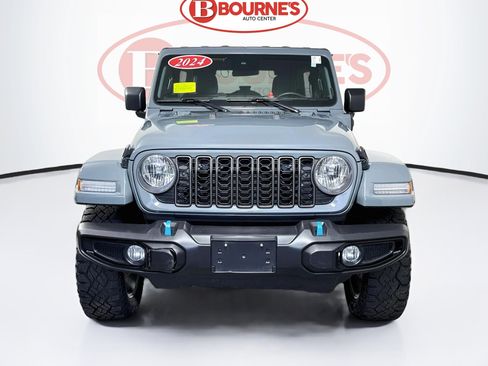 Used 2024 Jeep Wrangler Unlimited w/ Convenience Group AWD/4WD image 4