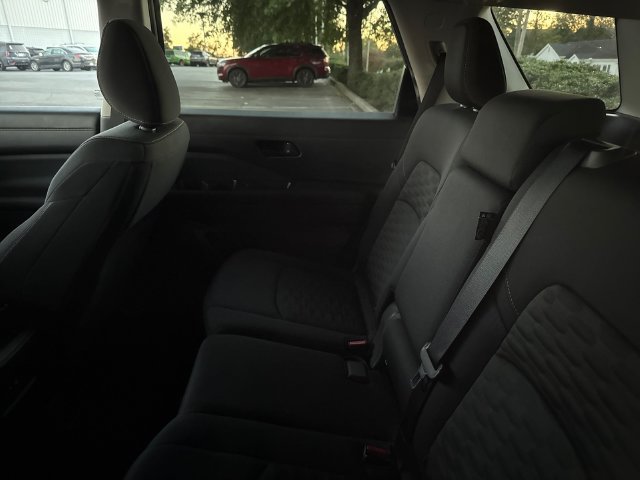 Certified 2025 Nissan Pathfinder SV FWD image 7