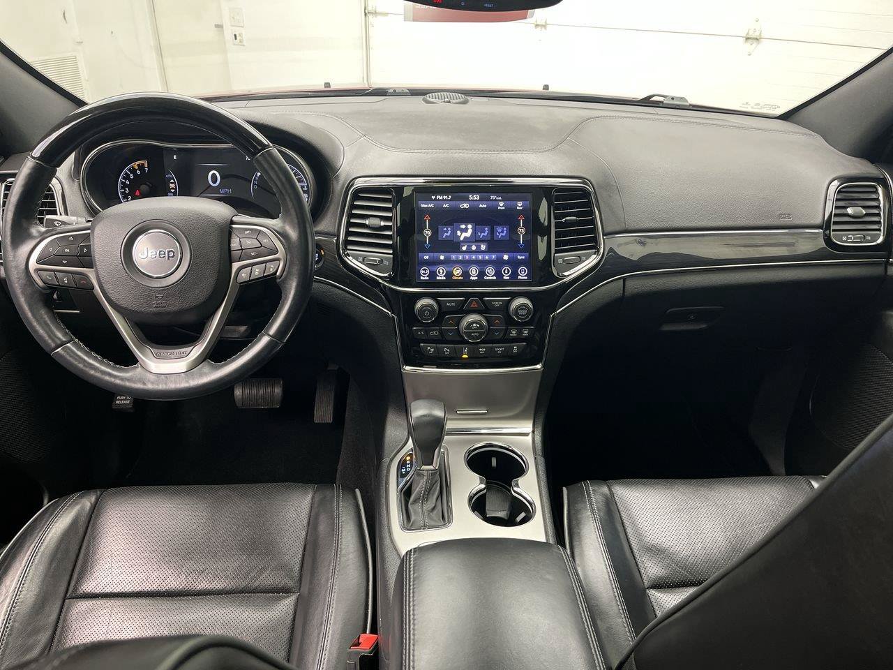Used 2019 Jeep Grand Cherokee Overland AWD/4WD image 4