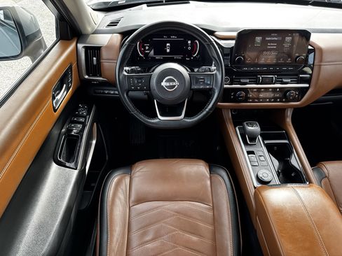 Used 2023 Nissan Pathfinder Platinum image 14