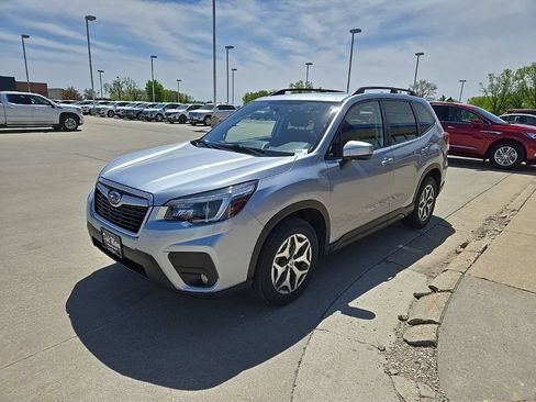 Used 2021 Subaru Forester Premium AWD/4WD image 4