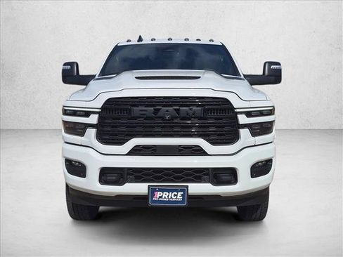Used 2025 RAM 3500 Limited AWD/4WD image 2