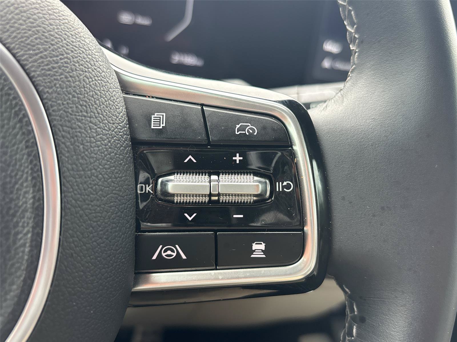 Used 2025 Kia Sorento SX AWD/4WD image 8
