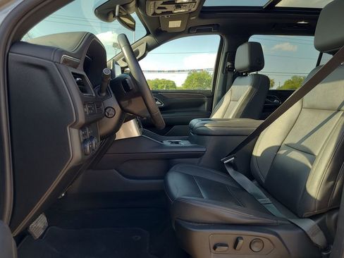 Used 2023 Chevrolet Suburban LT w/ LT Signature Plus Package image 20