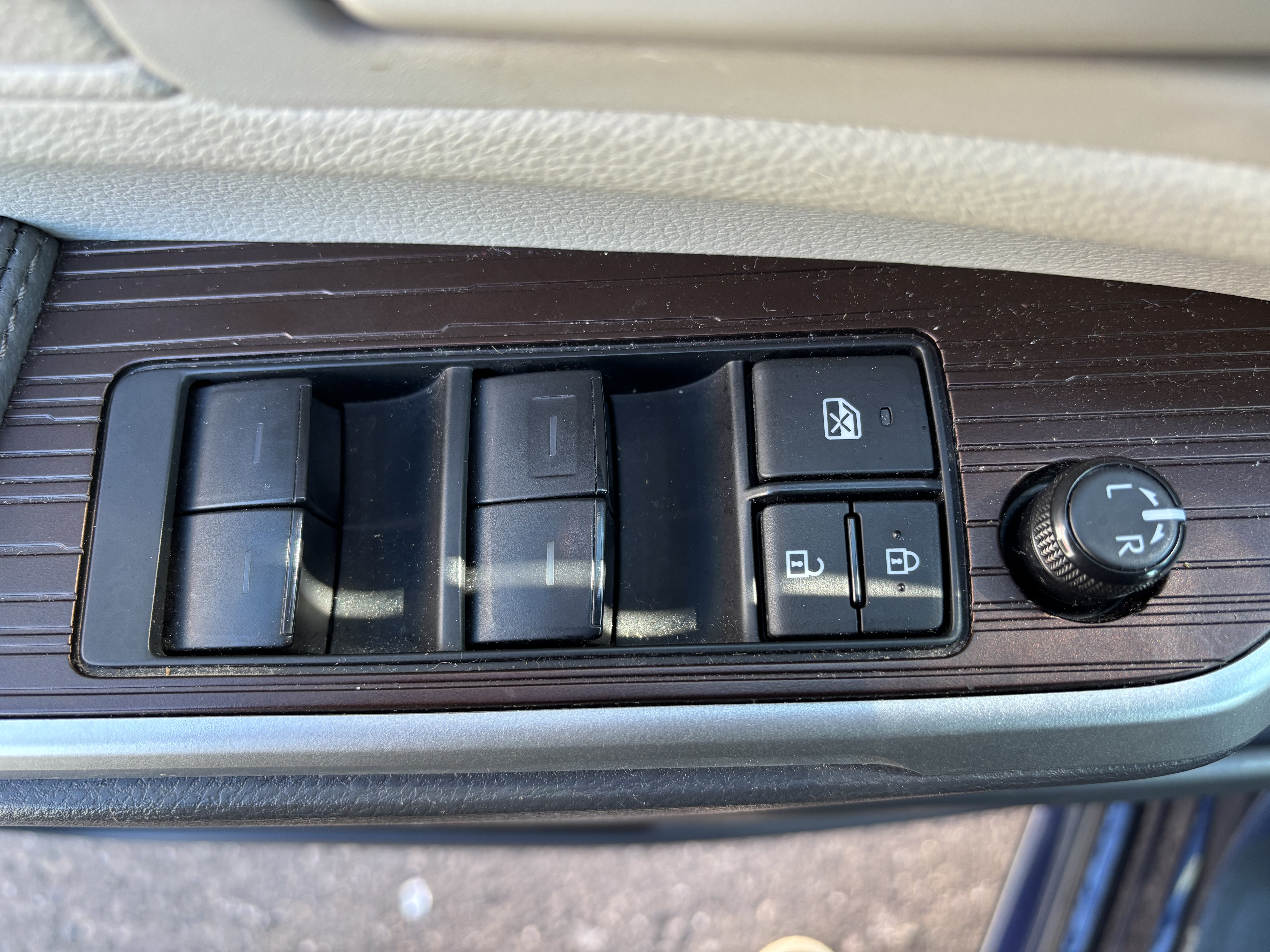 Used 2024 Toyota Sienna LE AWD/4WD image 18