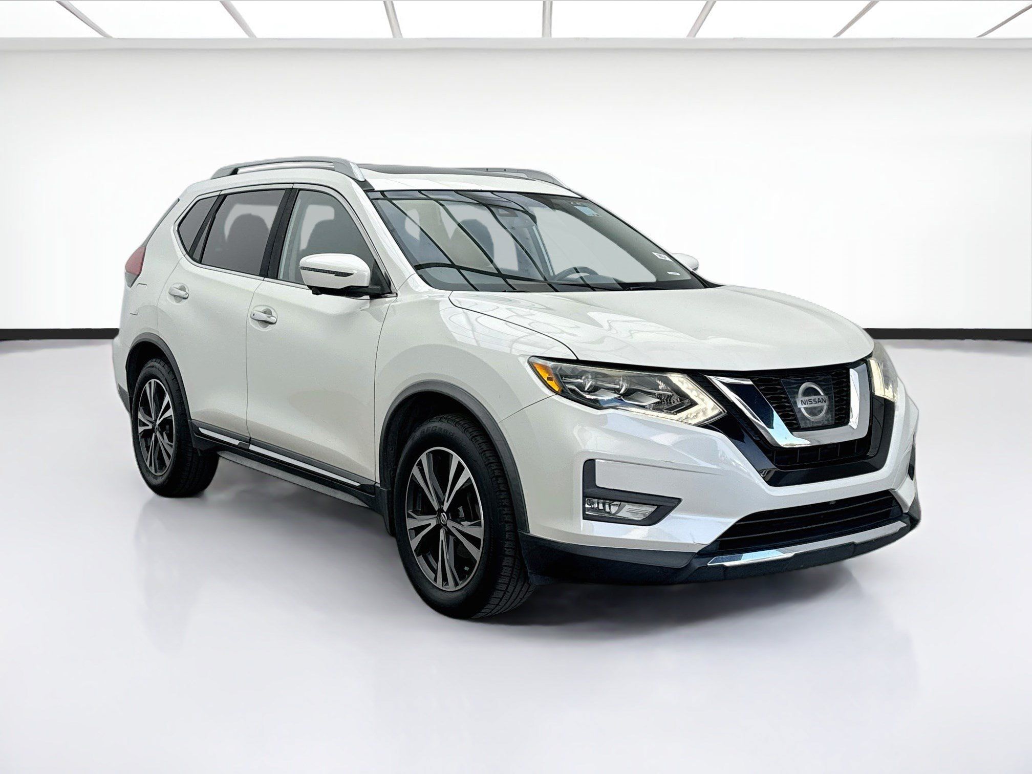 Used 2017 Nissan Rogue SL w/ SL Premium Package FWD image 3