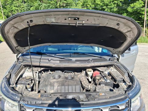 Used 2017 Ford Explorer XLT w/ Equipment Group 202A AWD/4WD image 20