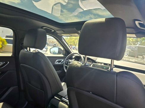 Certified 2025 Land Rover Range Rover Velar Dynamic SE image 15