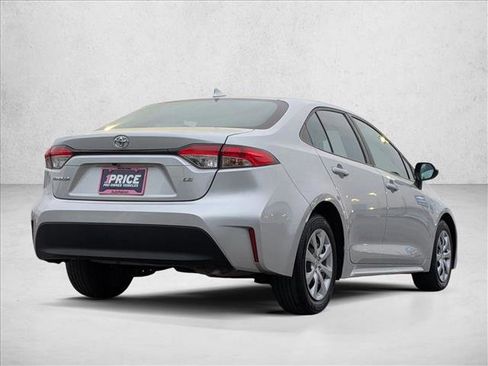 Used 2023 Toyota Corolla LE image 3