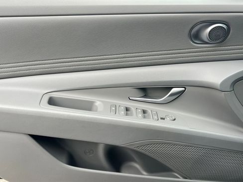 Used 2025 Hyundai Elantra SEL image 20