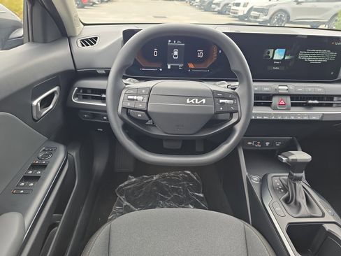 New 2025 Kia K4 LXS image 15