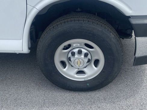 New 2025 Chevrolet Express 3500 w/ Power Convenience Package image 15