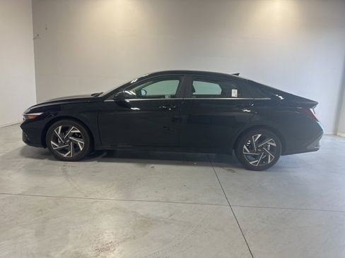 Used 2025 Hyundai Elantra SEL image 10