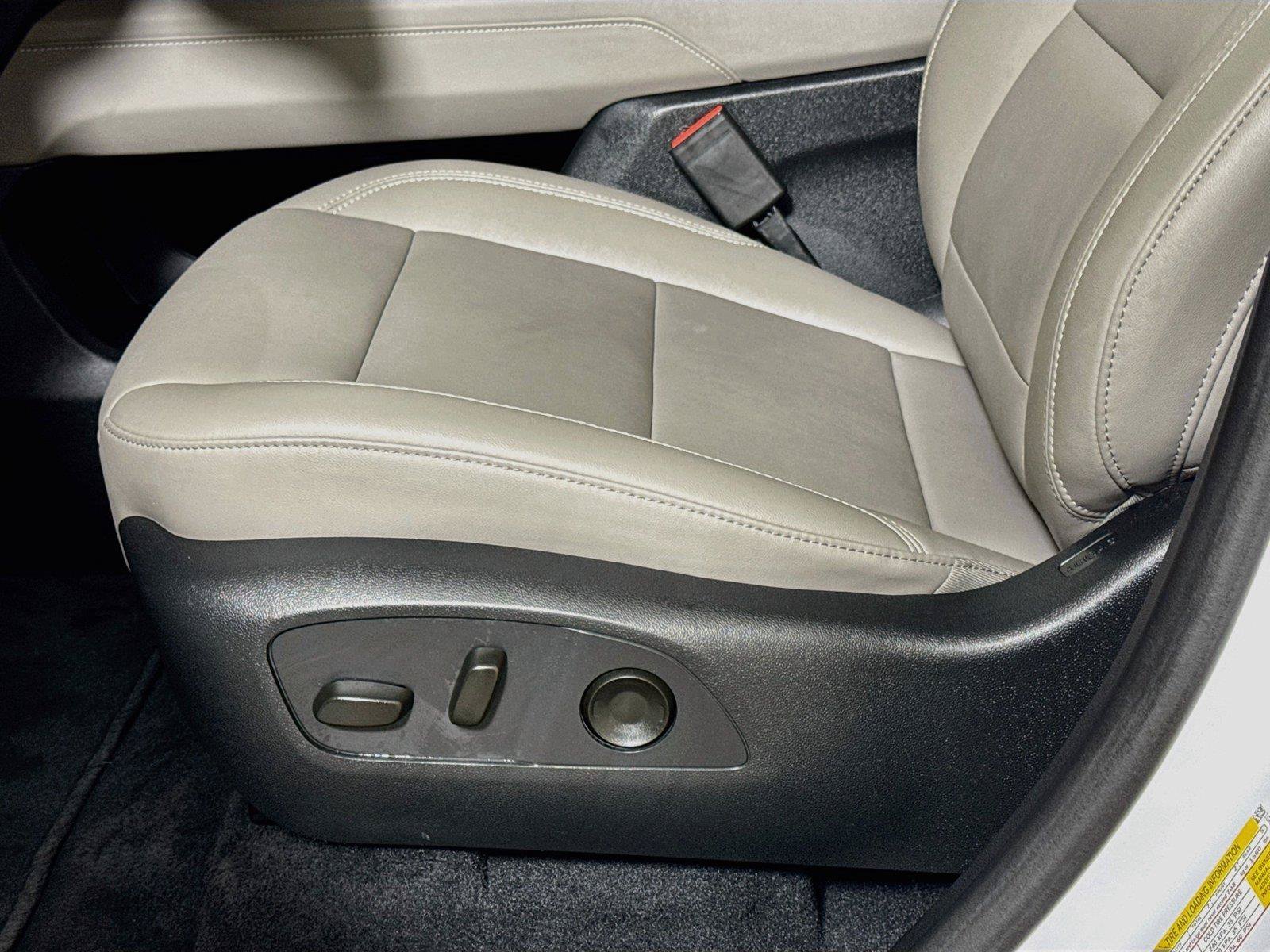 Used 2026 GMC Acadia Elevation w/ Elevation Premium Package FWD image 18