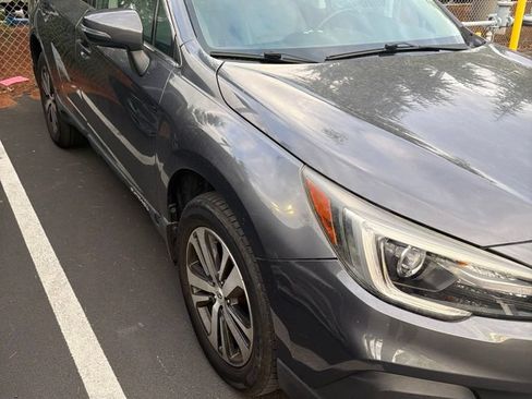 Used 2018 Subaru Outback 3.6R Limited AWD/4WD image 3