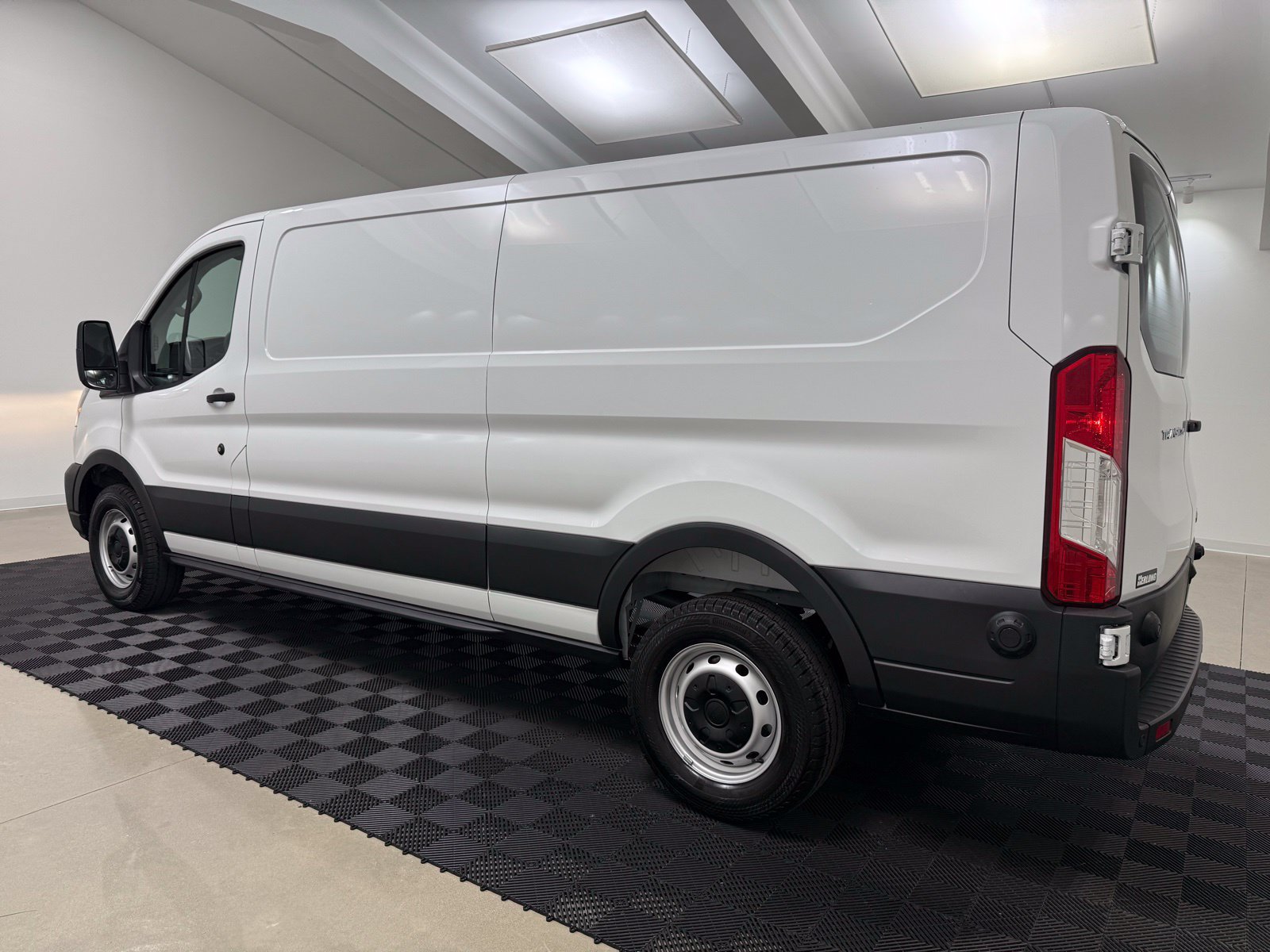 Used 2025 Ford Transit 250 Low Roof w/ Load Area Protection Package RWD image 5