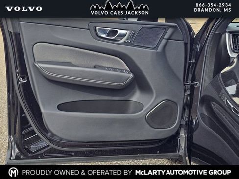 Used 2022 Volvo XC60 B5 R-Design image 15