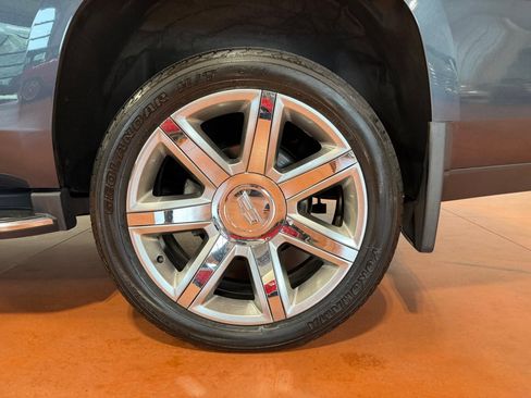 Used 2020 Cadillac Escalade Luxury AWD/4WD image 13