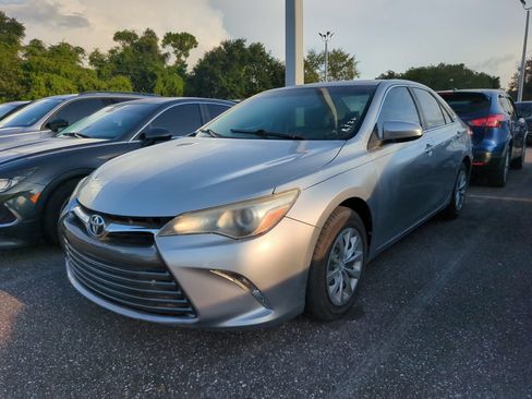 Used 2016 Toyota Camry LE FWD image 2