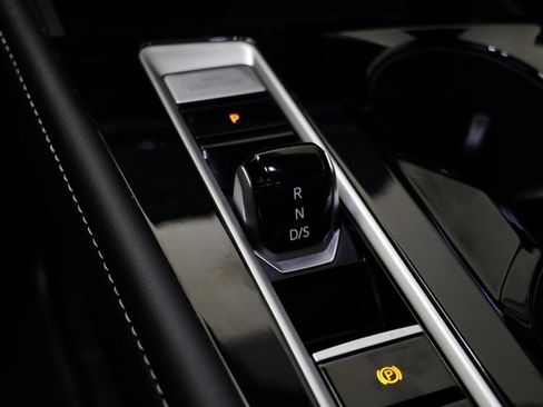 Used 2025 Volkswagen Atlas Cross Sport SEL Premium R-Line image 12