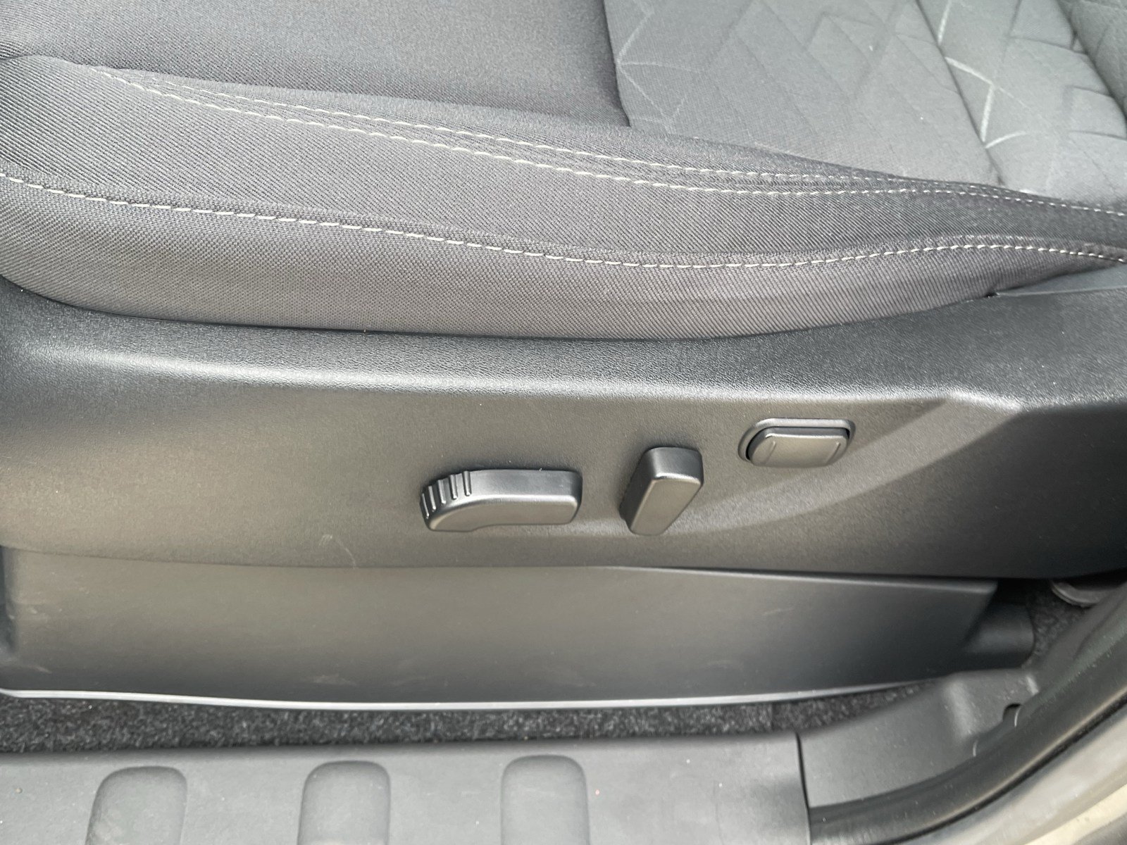Used 2025 Nissan Frontier SV AWD/4WD image 18