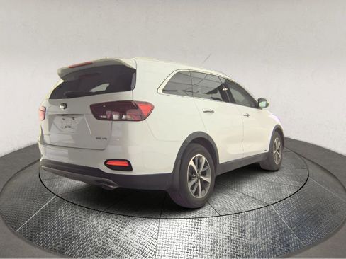 Used 2019 Kia Sorento EX image 2