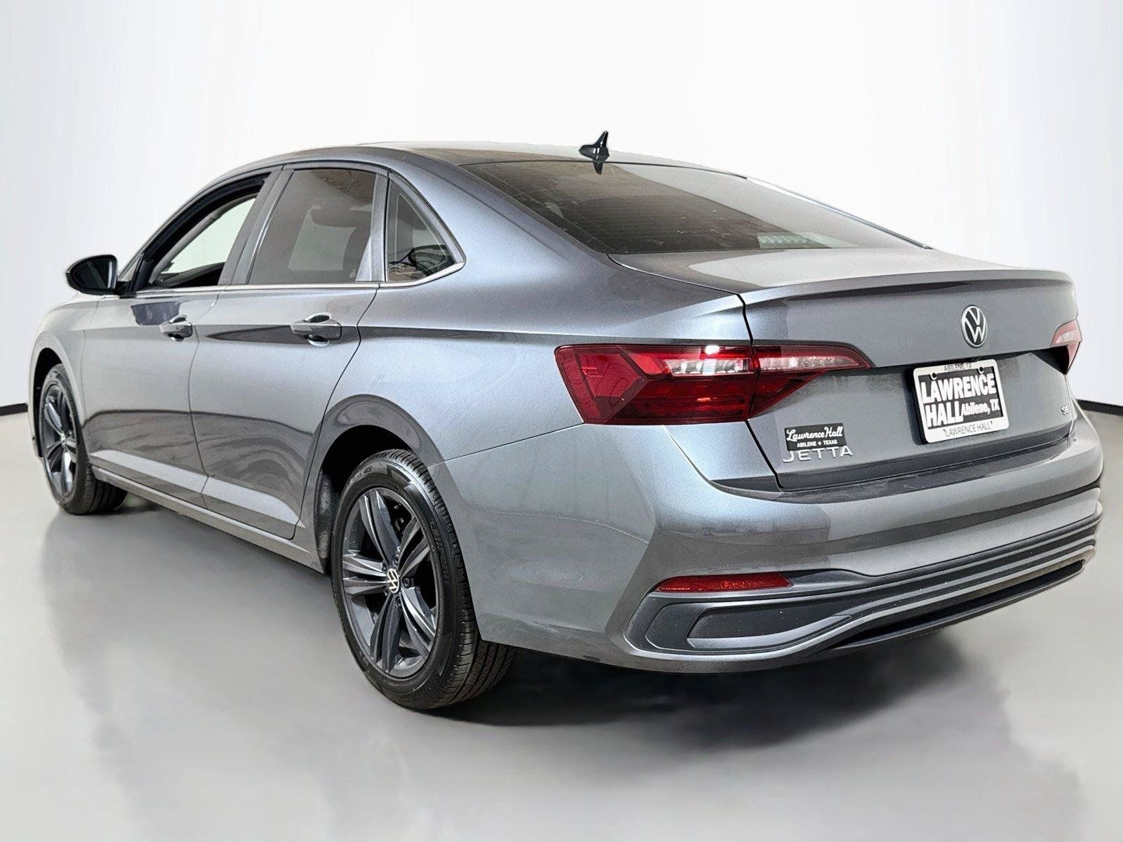 Used 2022 Volkswagen Jetta SE FWD image 6