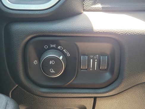 Used 2025 RAM 1500 Big Horn AWD/4WD image 25