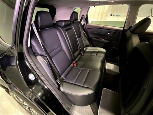 Used 2023 Nissan Rogue SV w/ SV Premium Package image 25