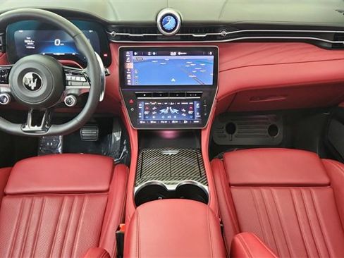 Used 2023 Maserati Grecale Modena image 21