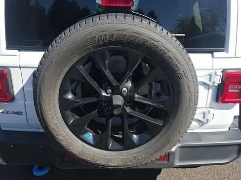 Used 2022 Jeep Wrangler Unlimited Sahara w/ Cold Weather Group AWD/4WD image 7