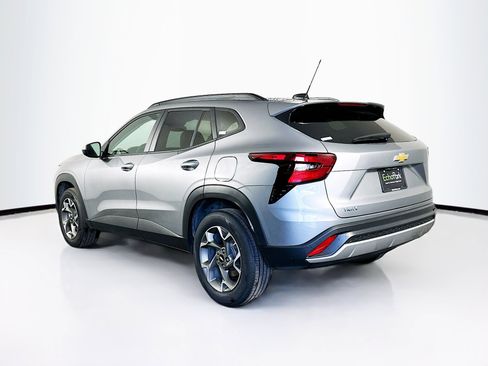 Used 2025 Chevrolet Trax LT w/ LT Convenience Package FWD image 5