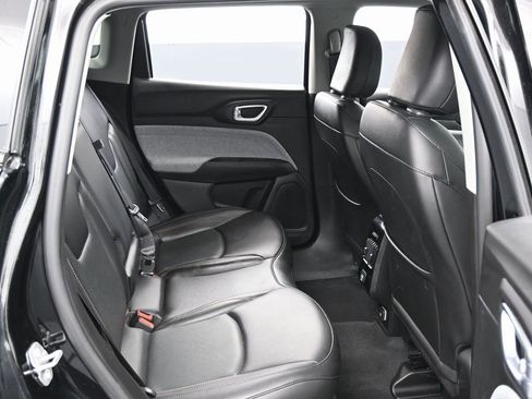 Used 2022 Jeep Compass Latitude image 33