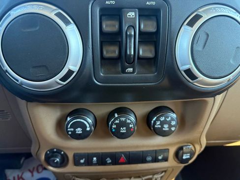 Used 2011 Jeep Wrangler Unlimited Rubicon w/ Dual Top Group image 21