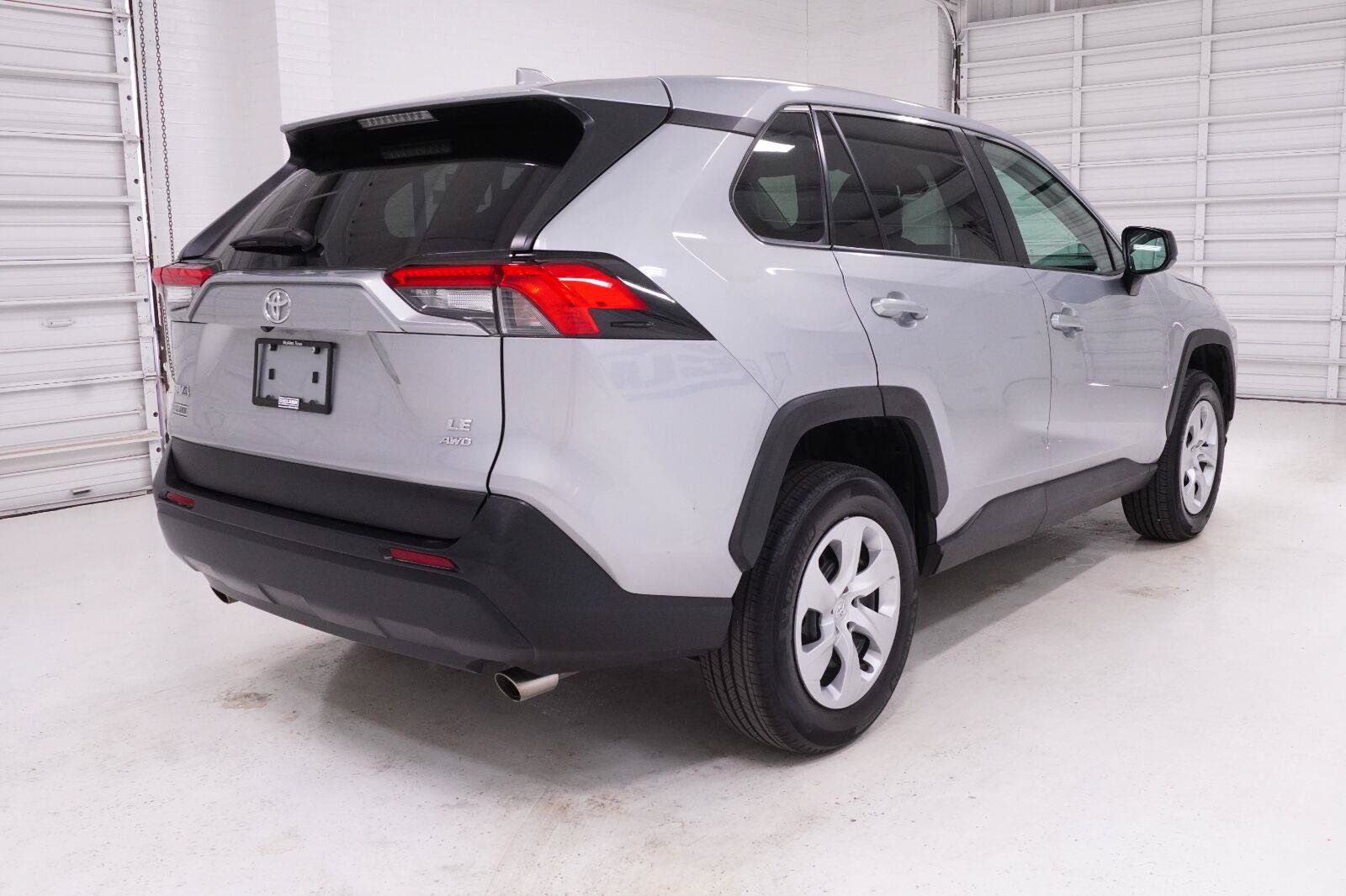 Used 2025 Toyota RAV4 LE AWD/4WD image 30
