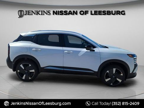 New 2026 Nissan Kicks SR FWD image 2