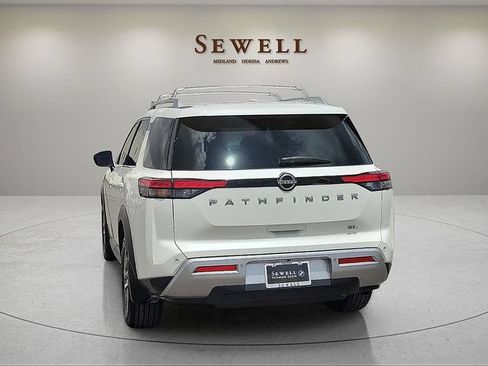 Used 2022 Nissan Pathfinder SL FWD image 3