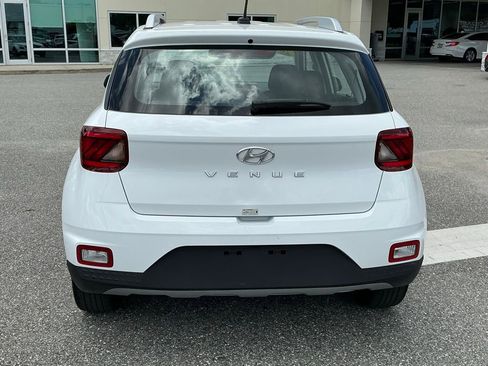 Used 2025 Hyundai Venue SEL FWD image 6