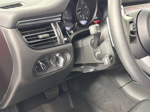 Certified 2023 Porsche Macan image 33