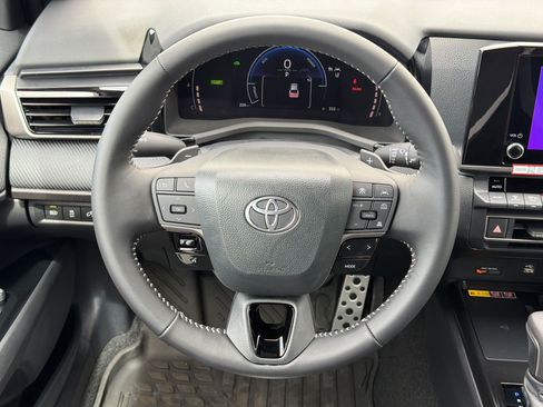 Used 2026 Toyota Camry SE FWD image 11