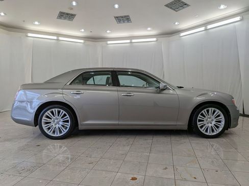 Used 2014 Chrysler 300 C image 11