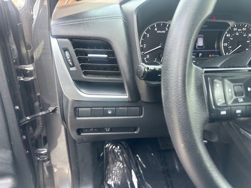 Used 2023 Nissan Rogue SV AWD/4WD image 13