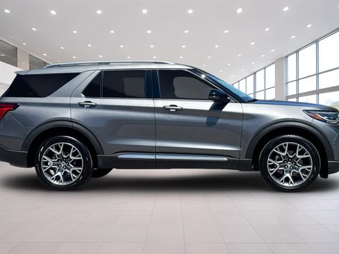 Used 2025 Ford Explorer Platinum w/ Ultimate Package AWD/4WD image 3