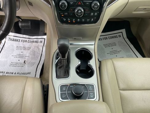 Used 2017 Jeep Grand Cherokee Overland w/ Jeep Active Safety Group AWD/4WD image 22