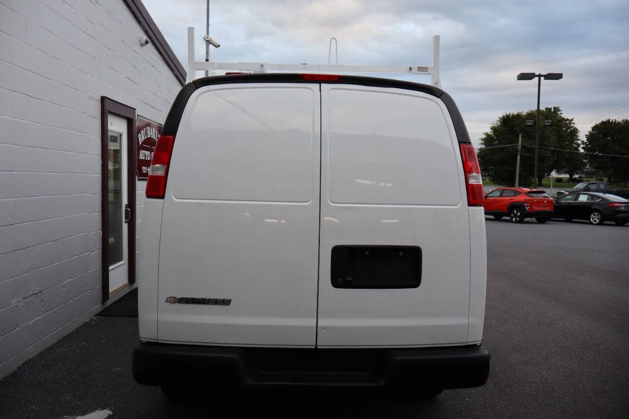 Used 2020 Chevrolet Express 3500 RWD image 3