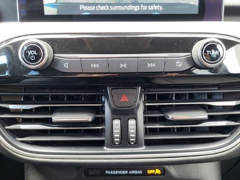 Used 2020 Ford Escape SE image 15