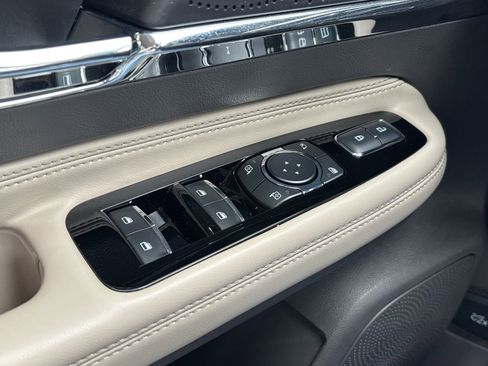 Used 2024 Lincoln Corsair Reserve image 16