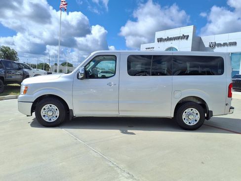 Used 2013 Nissan NV 3500 SL w/ Technology Pkg RWD image 8